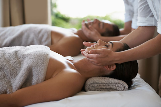 women massage 